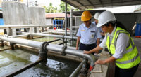 BANGKOK: ผู้ว่าฯ ชัชชาติ ลุยตรวจระบบบำบัดน้ำเสียบางกอกใหญ่ จี้ผู้รับเหมาเร่งเยียวยาบ้านชาวบ้านร้าวทันที ไม่ต้องรอโครงการเสร็จ วันนี้ (13 ก.ย. 69) นายชัชชาติ สิทธิพันธุ์ ผู้ว่าราชกา